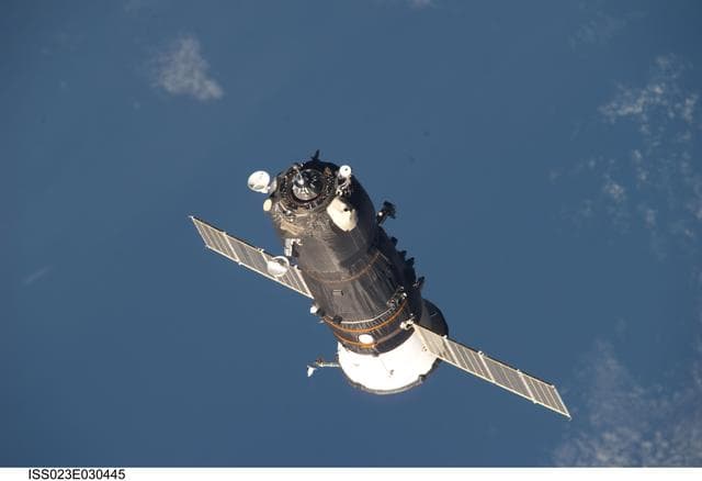 NASA image: Progress 37P on approach to the ISS