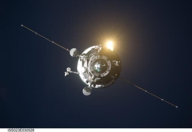 NASA image: Progress 37P on approach to the ISS