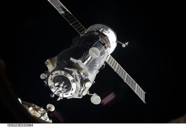 NASA image: Progress 37P on approach to the ISS
