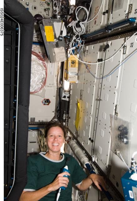NASA image: Walker in US Lab