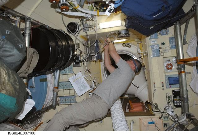 NASA image: Plazmennyi-Kristall-3 plus hardware installation