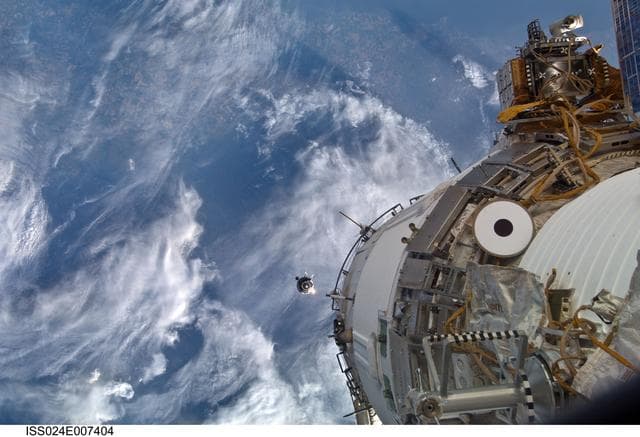 NASA image: Progress 38 Docking OPS