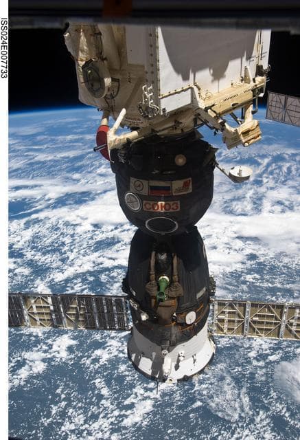 NASA image: Exterior view of docked Soyuz TMA-19