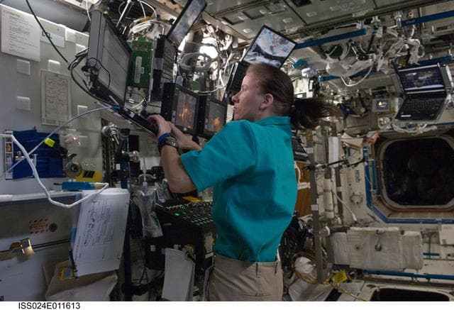 NASA image: US EVA 15 IVA Support