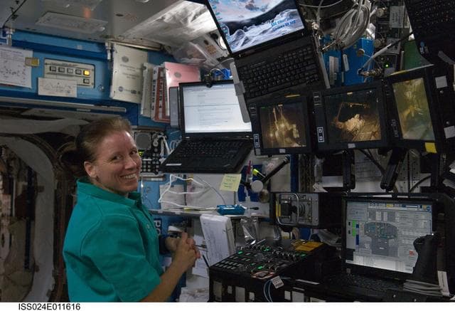 NASA image: US EVA 15 IVA Support