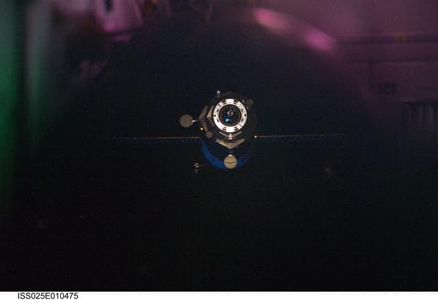 NASA image: Approach of the Progress M-08M/40P