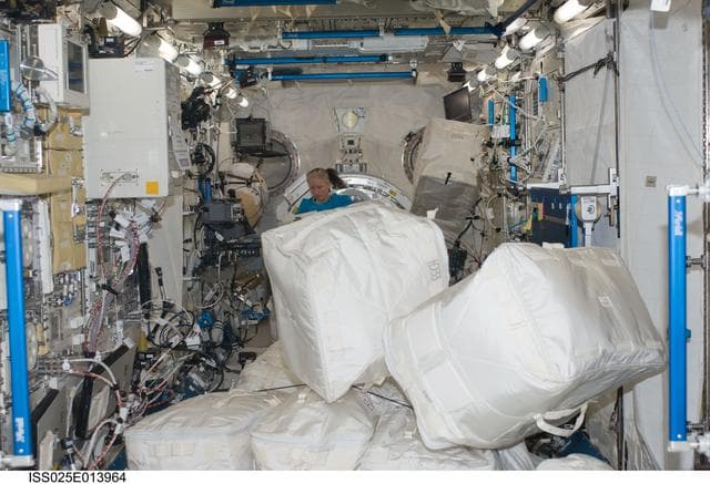 NASA image: Stowage in JPM