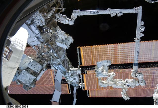 NASA image: DEXTRE unpacking hardware