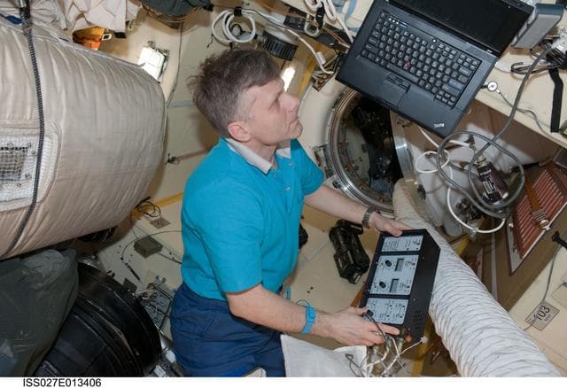 NASA image: Borisenko conducts Kulonovskiy Kristall (Coulomb Crystal) Experiment in MRM2