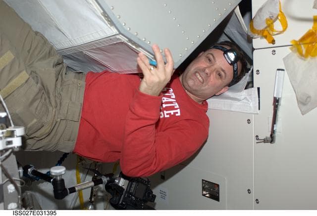 NASA image: Garan works with CGSE in Kibo