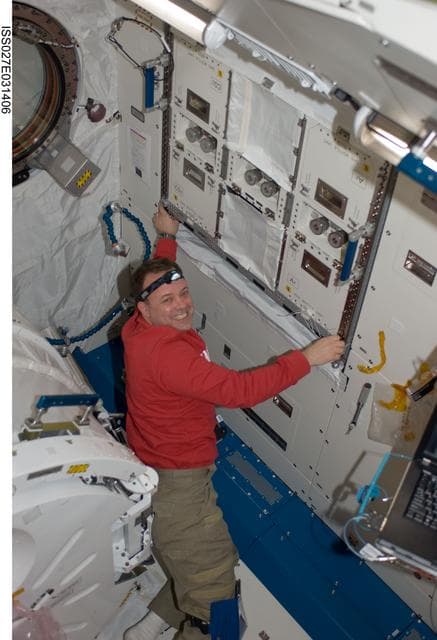 NASA image: Garan works with CGSE in Kibo