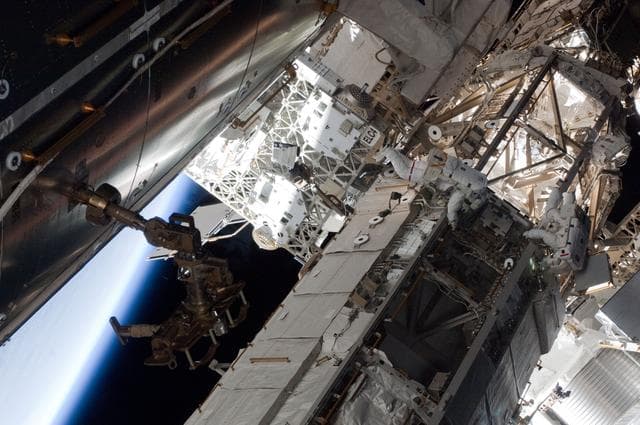 NASA image: Chamitoff and Feustel translate the S1 Truss during EVA 1