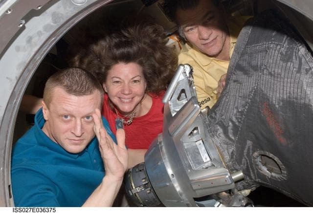 Expedition 27 Crewmembers during Soyuz TMA-20/25S Hatch Closing