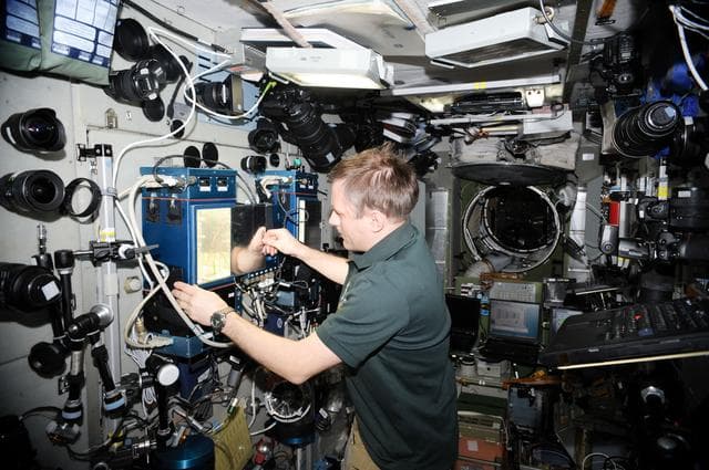 NASA image: iss028e025963