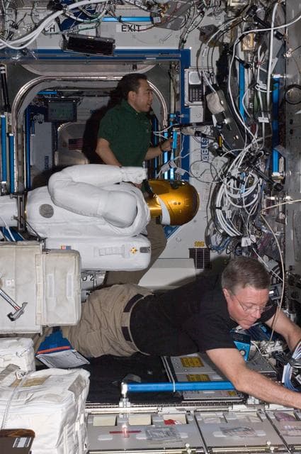 NASA image: iss028e030084