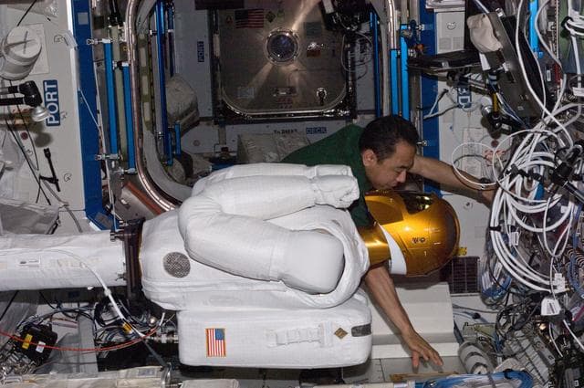 NASA image: iss028e030086