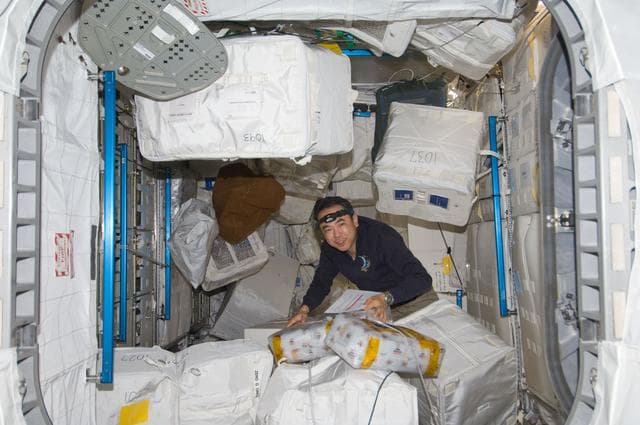 NASA image: iss028e032109