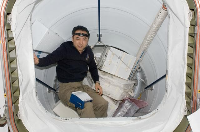 NASA image: iss028e034104