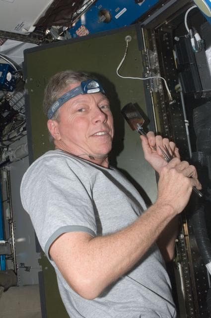 NASA image: iss028e034116