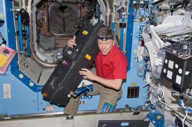 NASA image: iss028e034305
