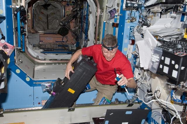 NASA image: iss028e034309