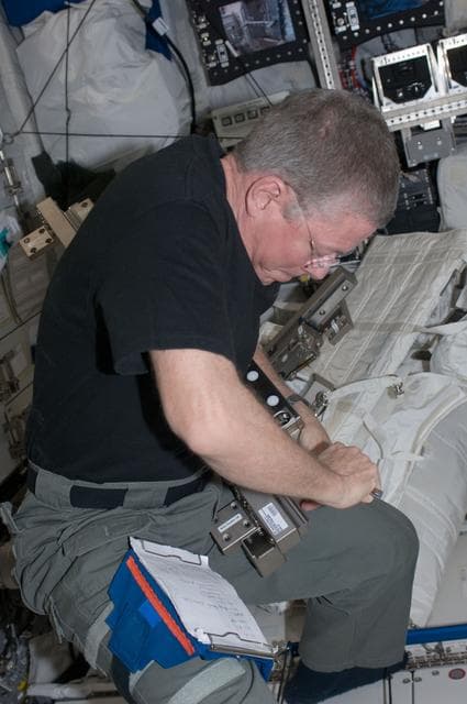 NASA image: iss028e034978