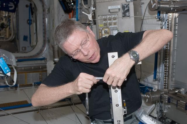 NASA image: iss028e034980