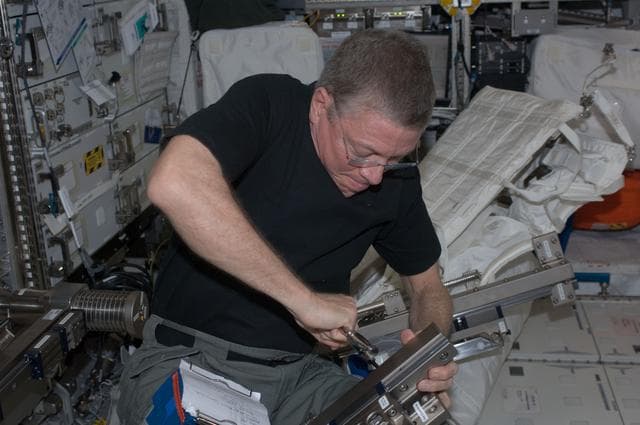 NASA image: iss028e034984