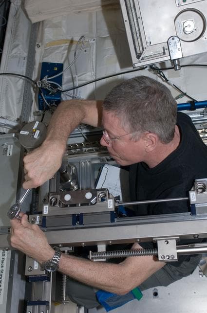 NASA image: iss028e034993