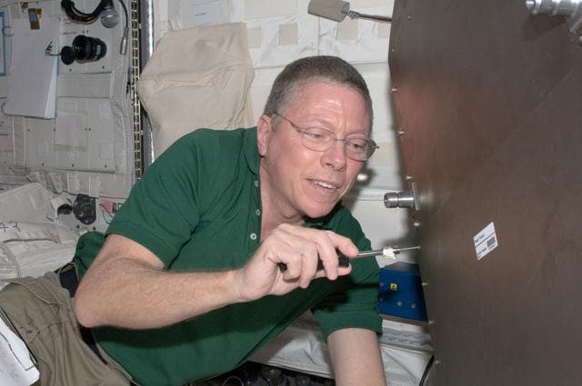 NASA image: iss028e035603