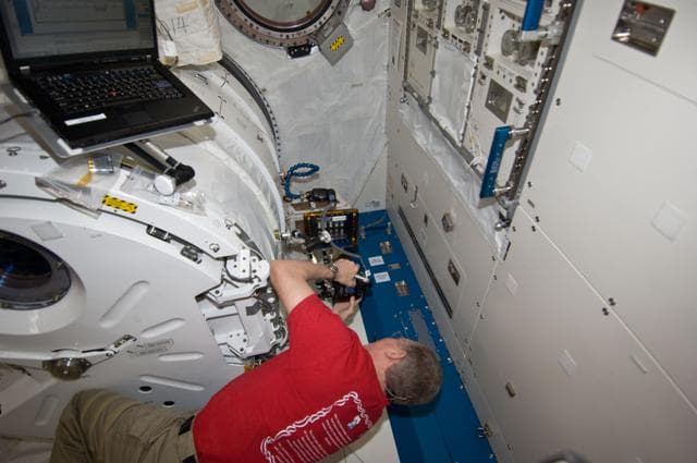 NASA image: iss028e036580