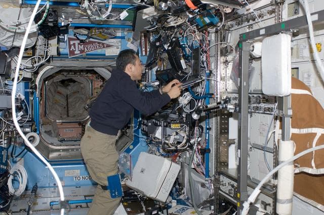 NASA image: iss028e036707