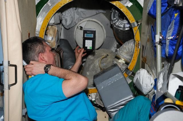 NASA image: iss028e041310
