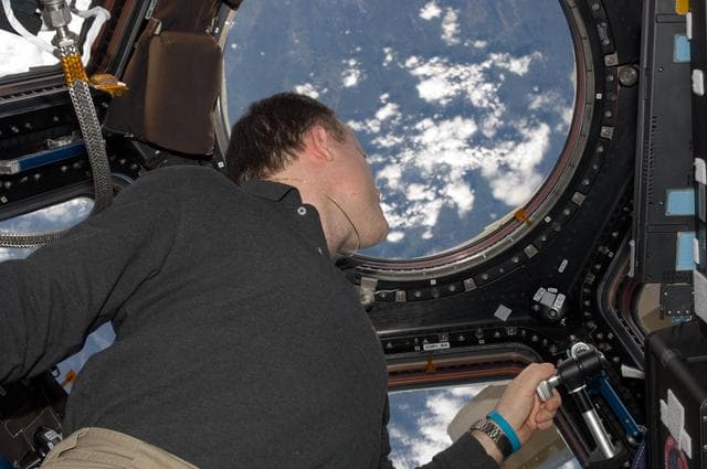 NASA image: iss028e048060