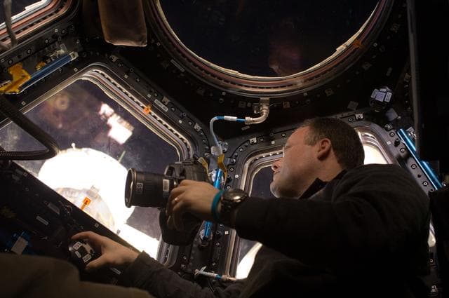 NASA image: iss028e048189