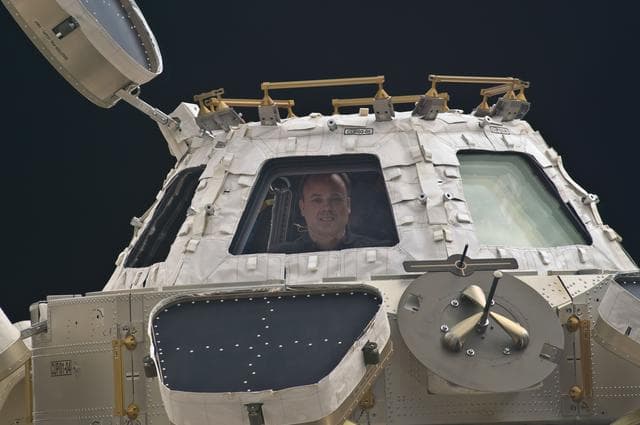 NASA image: iss028e048565