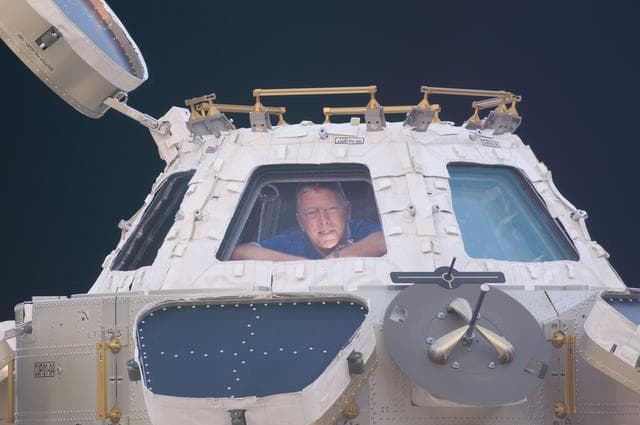 NASA image: iss028e048660