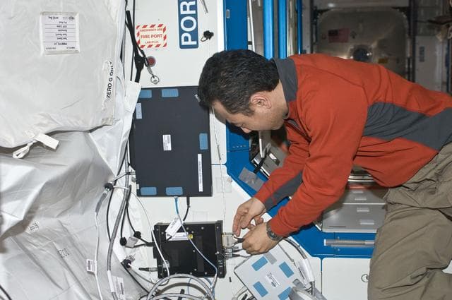NASA image: installing the new T61p laptop