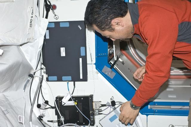 NASA image: installing the new T61p laptop