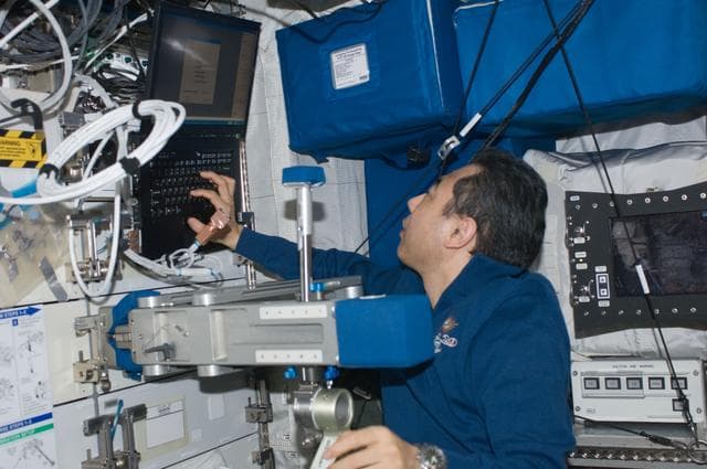 NASA image: SLAMMD (Space Linear Acceleration Mass Measurement Device)