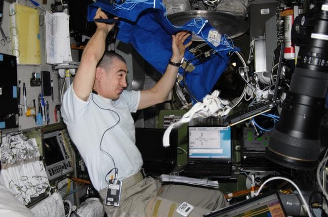 NASA image: Ivanishin prepares his first session with the Russian Behavioral Assessment TIPOLOGIA