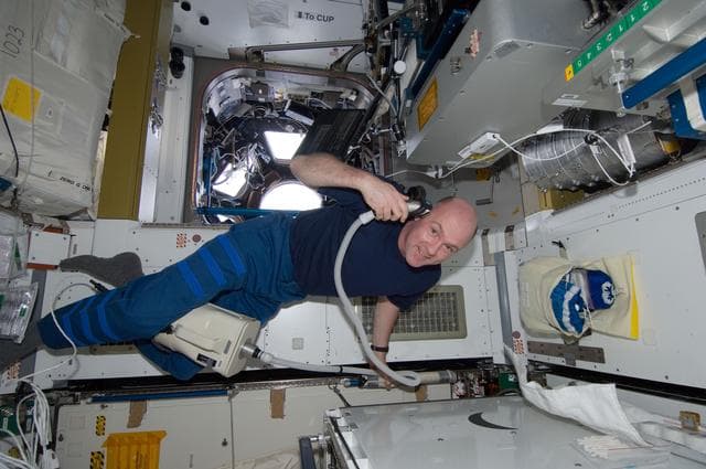 NASA image: Kuipers trims his hair in the Node 3