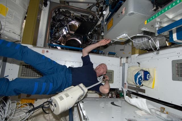 NASA image: Kuipers trims his hair in the Node 3