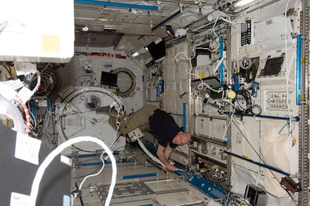 NASA image: Kuipers uses vacuum cleaner in the JPM