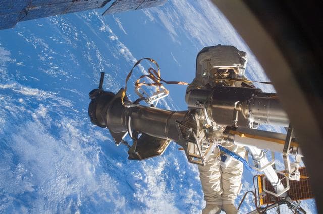 NASA image: iss030e079919