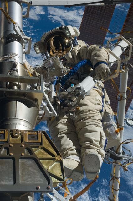 NASA image: iss030e079943