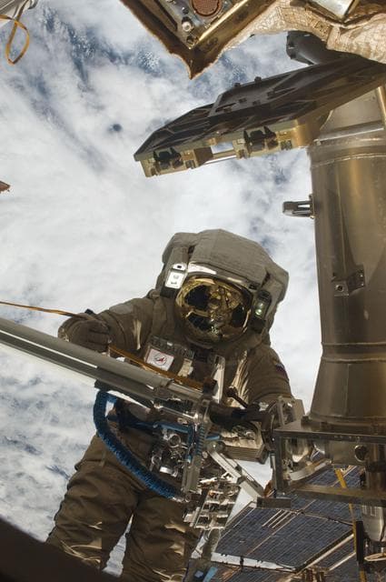 NASA image: iss030e079991