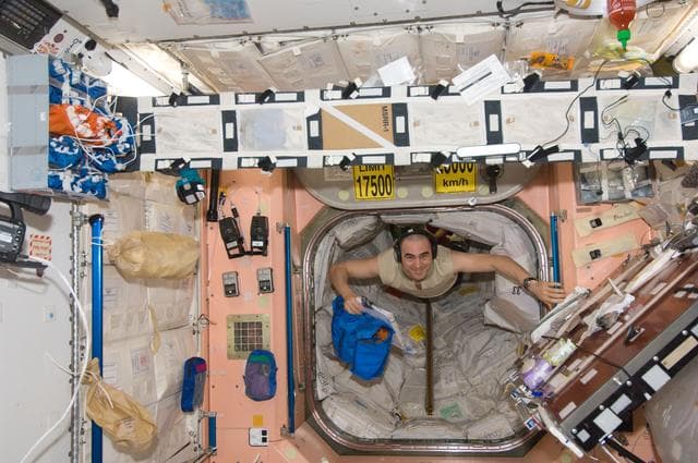 NASA image: Ivanishin floats into the Node 1