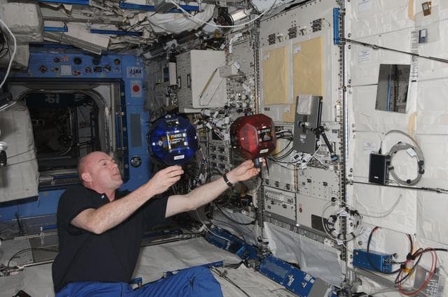 NASA image: Kuipers conducts a test session of the payload SPHERES ZR in the JPM
