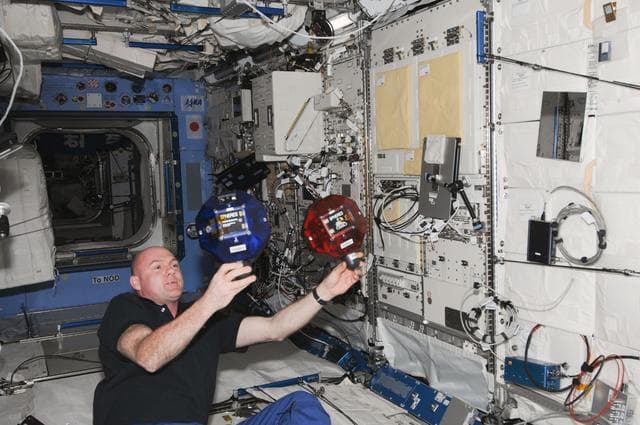 NASA image: Kuipers conducts a test session of the payload SPHERES ZR in the JPM